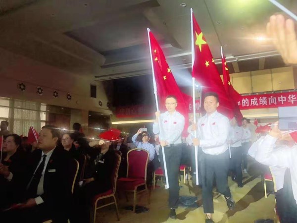 1569206705972692.jpg 跑旗手_副本.jpg